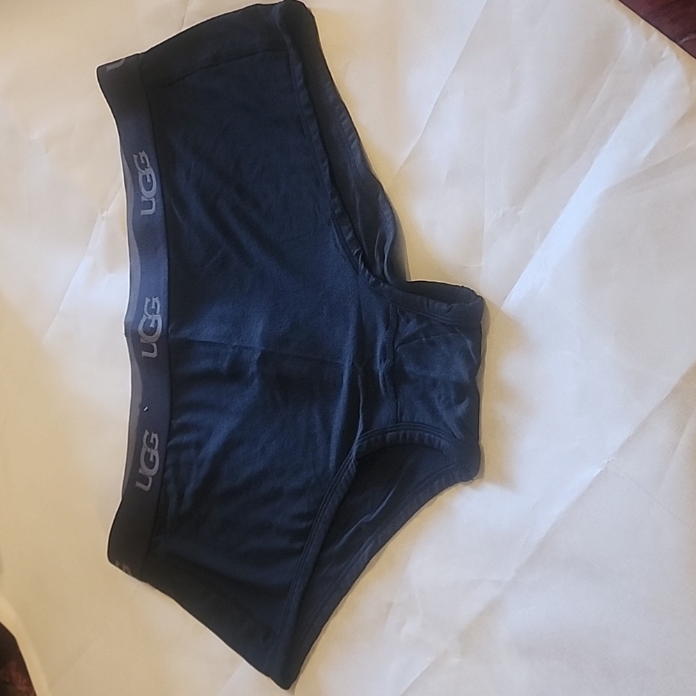 UGG Desiray Cheeky Boy Short black size 1X